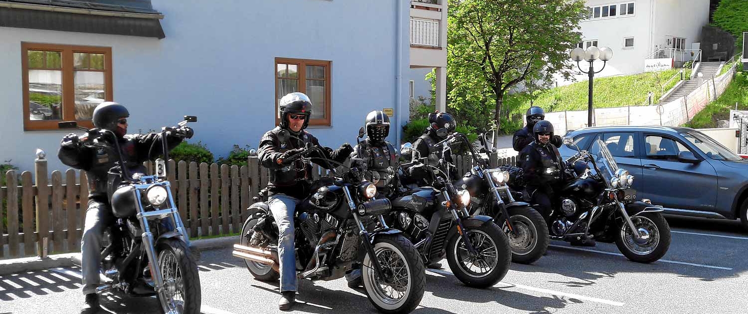 Motorradfreunde aus der Schweiz