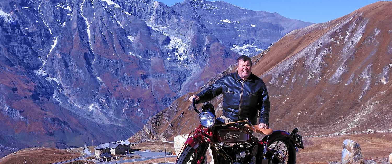 Chef mit seiner Indian auf den Großglockner