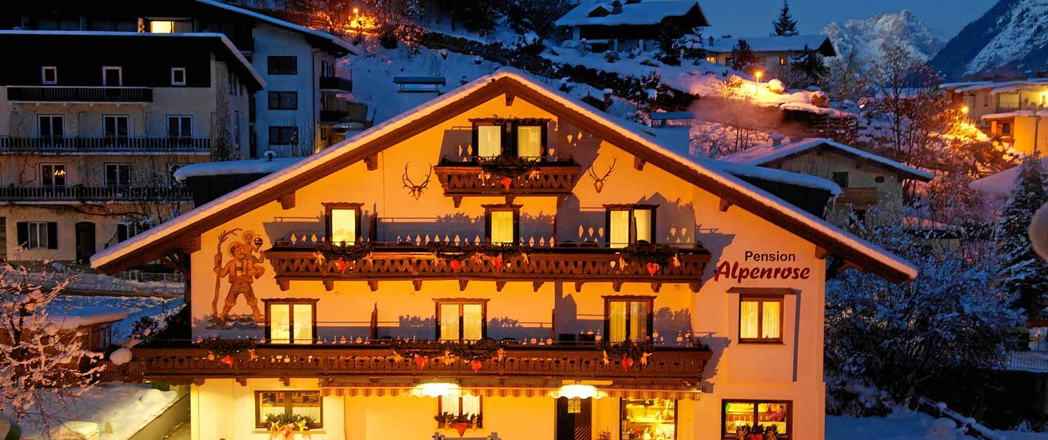 Pension Alpenrose Nachtaufnahme Winter